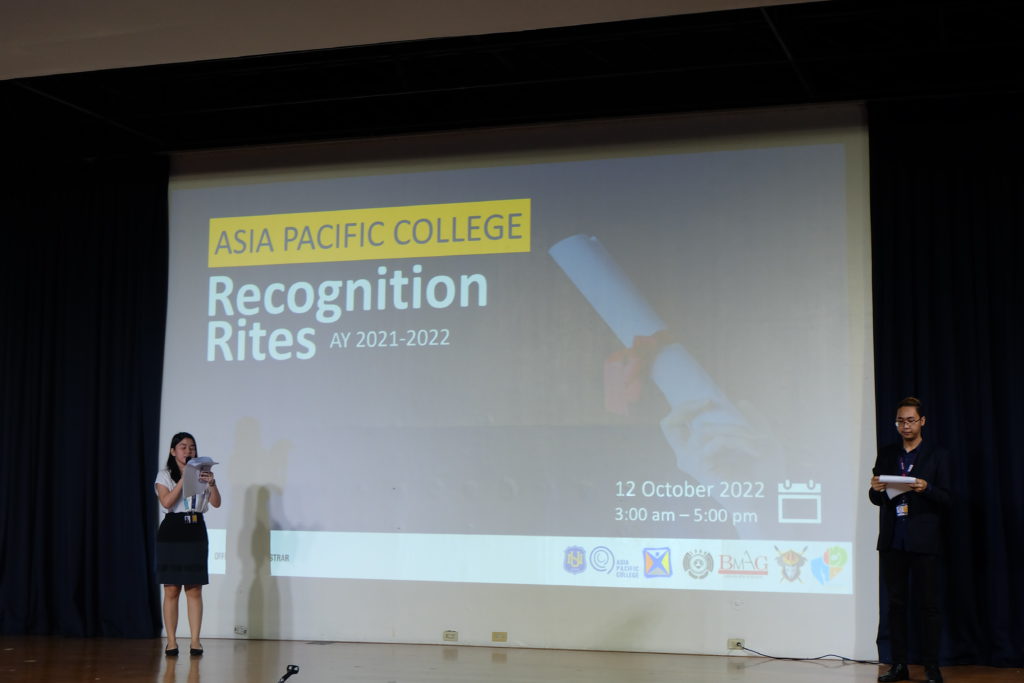 Rissa Beduya and Gabrielle Jonathan Juanillo hosts Recognition Rites for SOM & SOCIT students for AY 2021-2022. Photo by Sigourney Patricia Marie Valbuena.